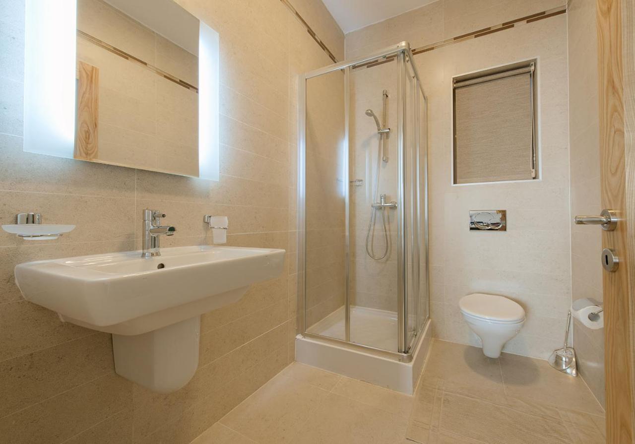 Seafront Luxury Apartment With Pool 斯利马 外观 照片