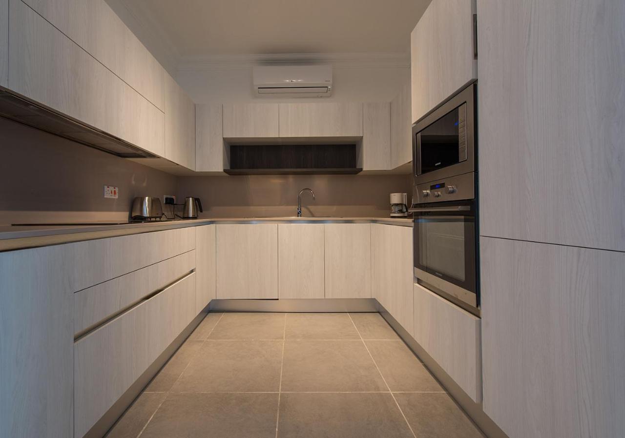 Seafront Luxury Apartment With Pool 斯利马 外观 照片